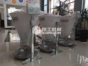 瀝青灌縫機廠家轉(zhuǎn)變養(yǎng)殖思維，智能化搶先市場