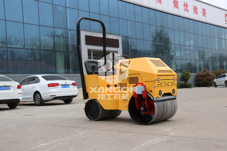 小型壓路機配重松動的原因是什么？4個細節(jié)告訴你