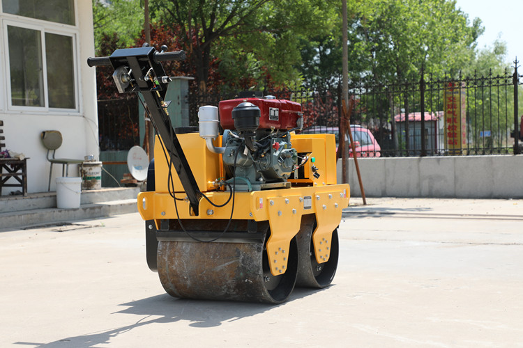 為什么小型壓路機(jī)會漏油？該如何解決？