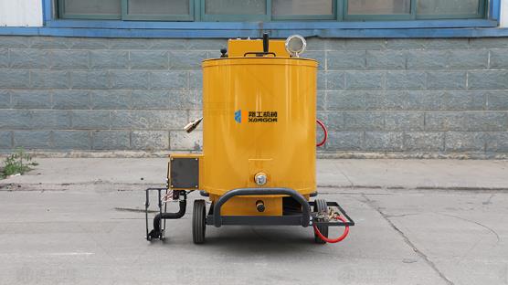 瀝青灌縫機(jī)整機(jī)配備發(fā)電機(jī)組，可以提供充足動(dòng)力